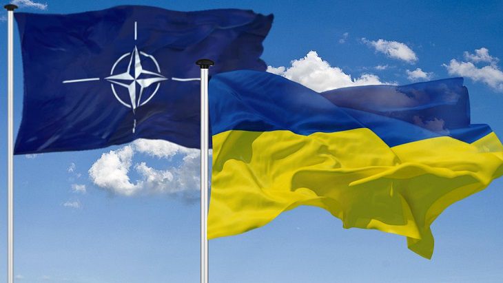 Ради безопасности Европы Киссинджер предлагает принять Украину в НАТО флаг