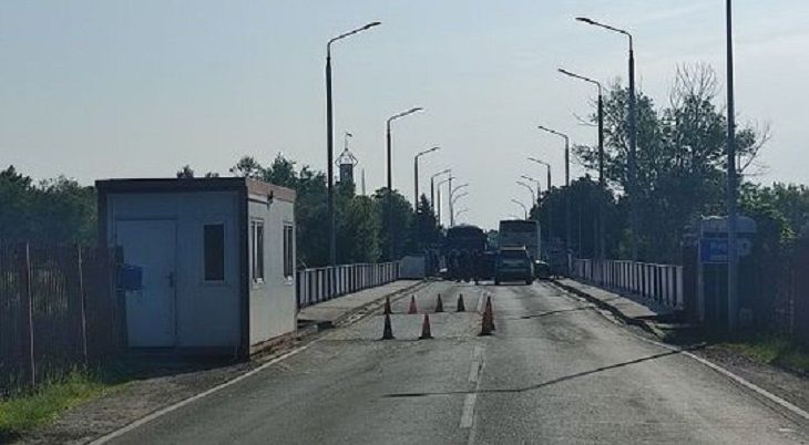 Семья россиян на БМВ протаранила шлагбаум, прорываясь из Польши в Беларусь граница