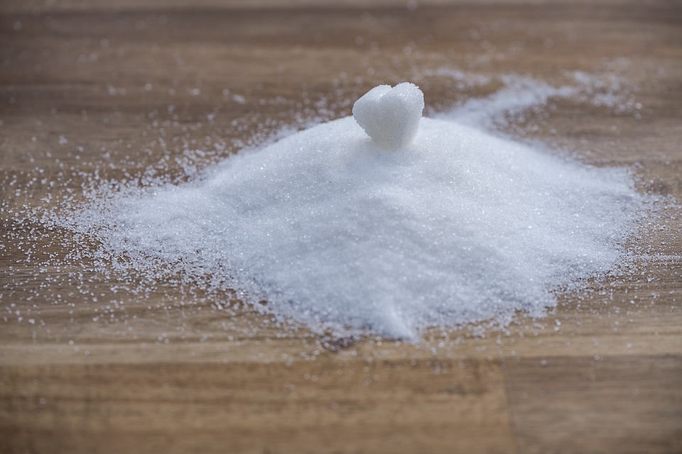 К чему рассыпается сахар: толкование приметы