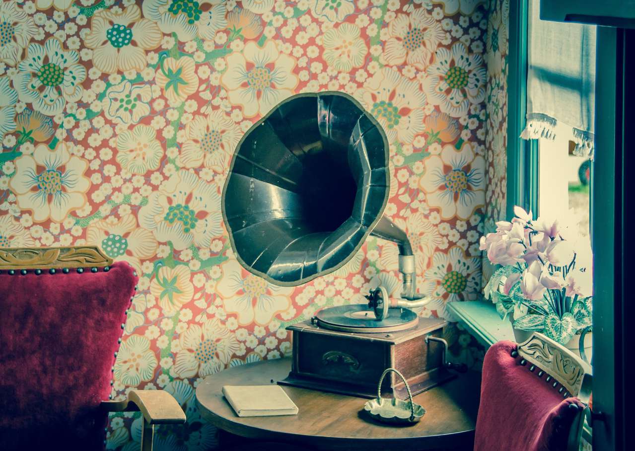 Expert Tip: How to Integrate Vintage Aesthetics into Your Home room