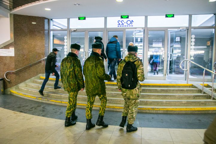 Военнослужащие