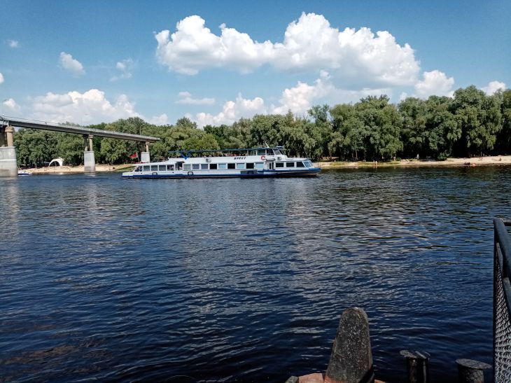 Река Теплоход