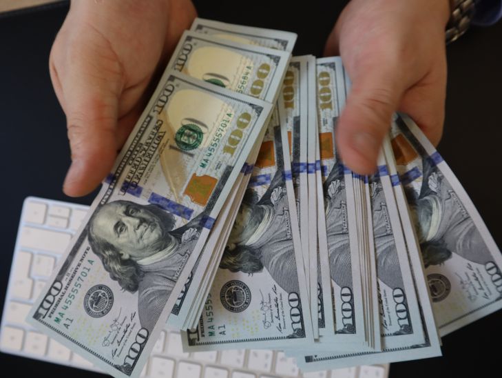 Зеленский потребовал уволить одесского военкома: разбогател за время СВО Доллары