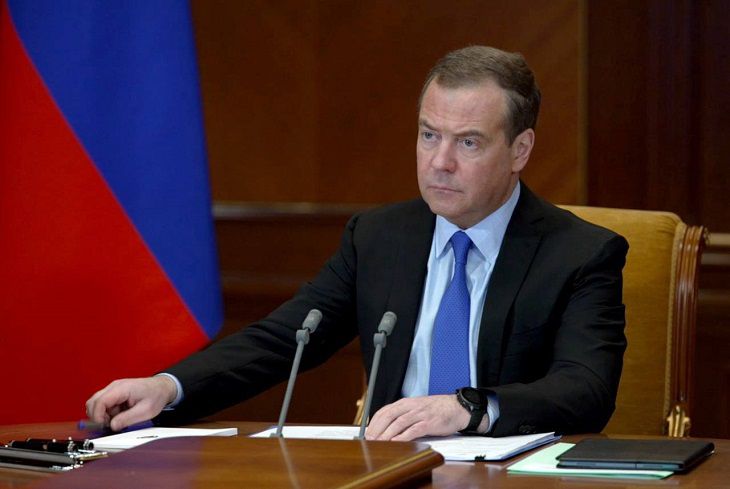 Медведев жестко ответил Дуде, призвавшему «пристрелить» Россию Дмитрий Медведев