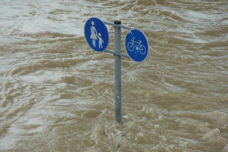 Мэр Новой Каховки: уровень воды в городе начал снижаться Знак Вода