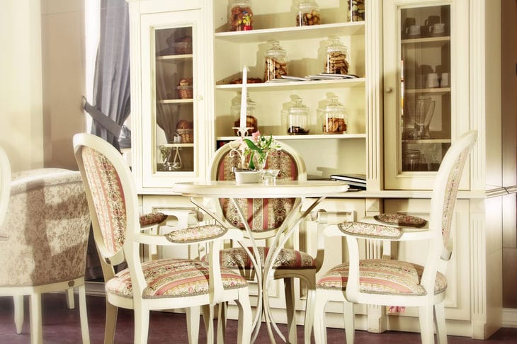 Как очистить дом от негатива и бедности: 10 вещей, которые нужно выбросить по народным приметам Комната