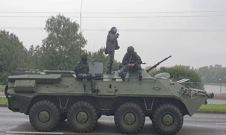 ВСУ обстреляли населенные пункты в Курской области Военные БТР