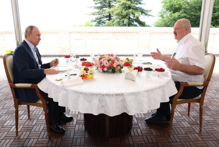 Путин высоко оценил усилия Лукашенко по урегулированию ситуации в РФ Путин и Лукашенко