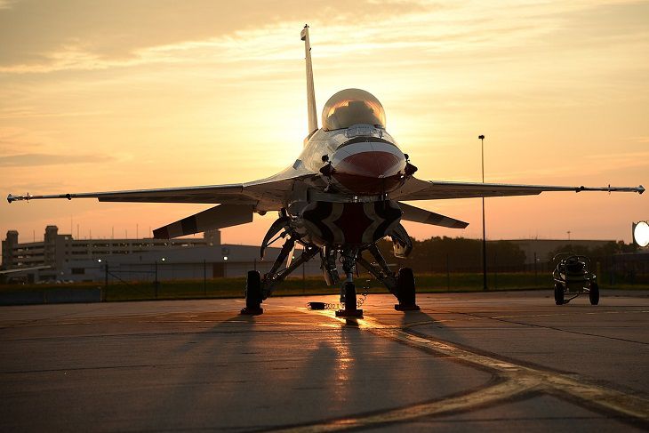 Сигнал Путину. НАТО передаст Украине истребители F-16 самолет