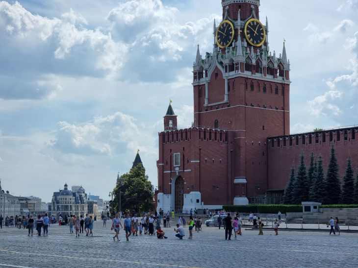 Песков: заявления Киева о судах в Черном море несут угрозу Кремль