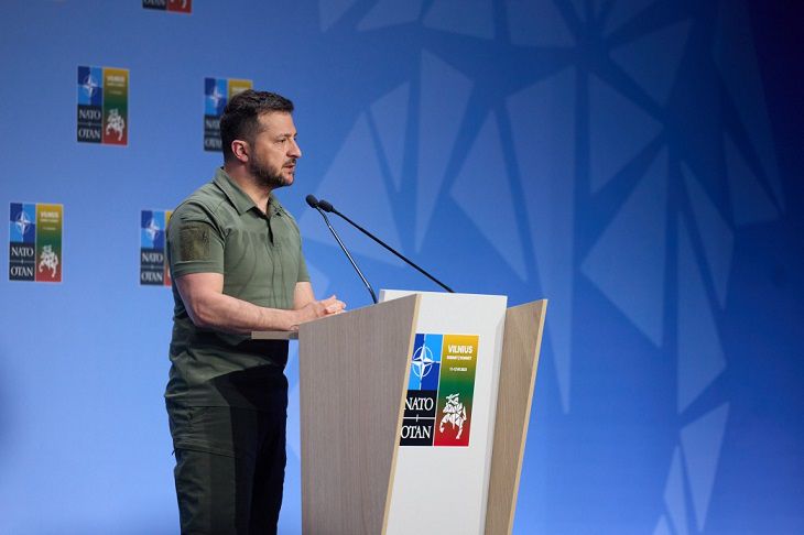 NYT: Зеленский угрожал не явиться на первое заседание Совета Украина – НАТО Владимир Зеленский