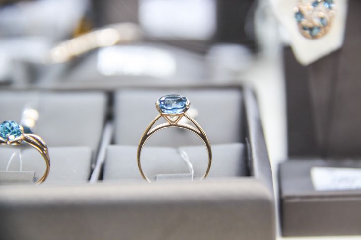 Какие существуют приметы, связанные с ношением колец: можно ли привлечь в жизнь беду кольцо