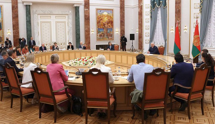 Лукашенко об Украине: к осени ситуация должна измениться, возможно начало переговоров Александр Лукашенко