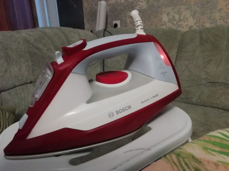 Для чего хозяйки утюжат фольгу: еще один повод купить про запас Утюг