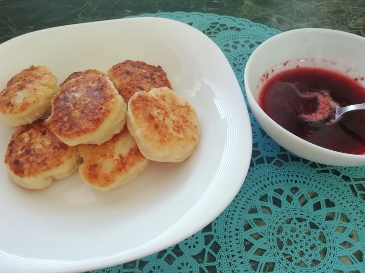 Какие 3 хитрости помогут приготовить идеальные сырники: не все хозяйки знают сырники