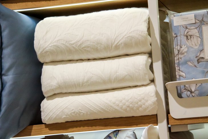 Как избавиться от пятен на полотенцах: опытные хозяйки поделились секретами полотенца