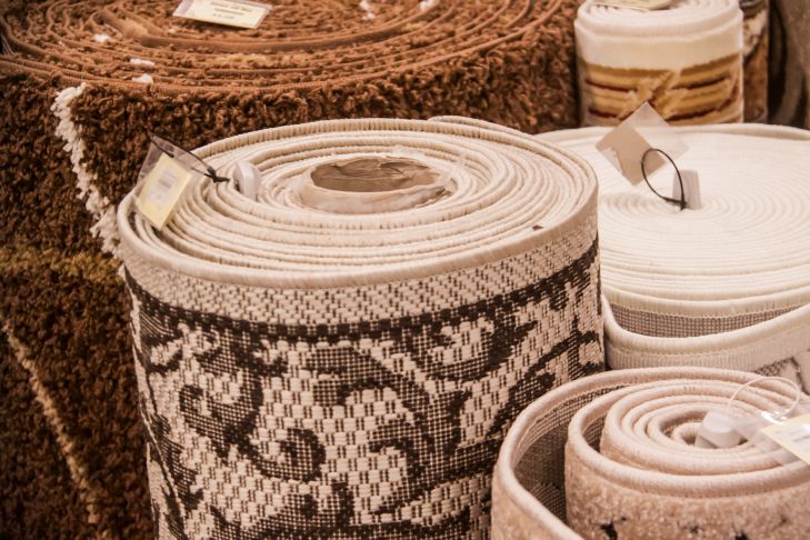 Доступный способ вернуть к жизни даже старый ковер: попробуйте, перед тем как выбросить Ковры