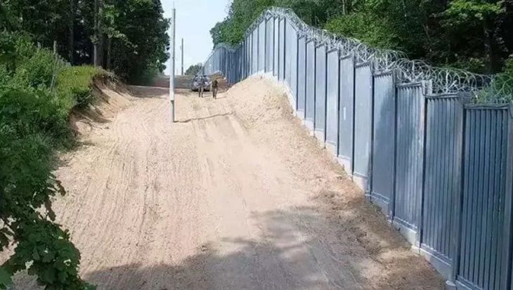 Референдум грядет. Поляки поднимают вопрос о сносе стены на границе с Беларусью граница