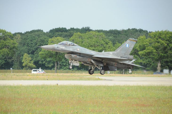 Истребитель F-16 побывал в Украине Истребитель