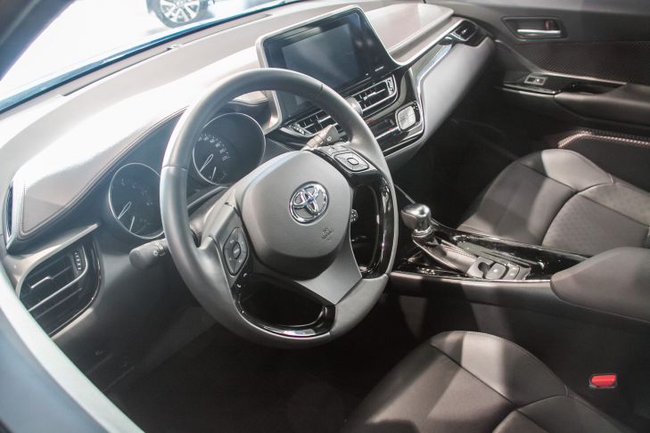 Зачем держать тюбик с зубной пастой в салоне автомобиля: ситуации, когда средство пригодится автомобиль