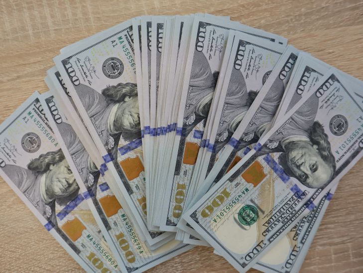 Доллар вновь укрепился в Беларуси: как завершились валютные торги 2 августа доллар