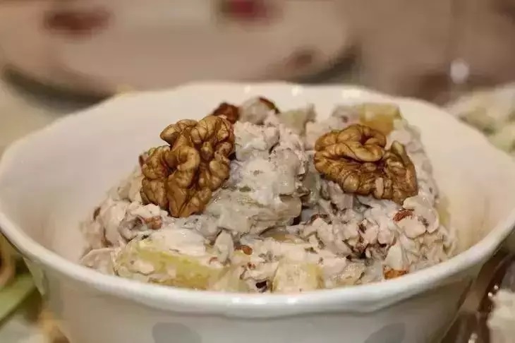 Мюсли, обезжиренная молочка и не только: названы популярные продукты, которые приводят к набору веса Каша