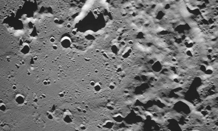 Российский аппарат «Луна-25» сделал первый снимок лунной поверхности Луна