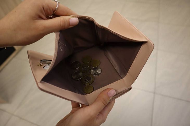 Минчанка по указке мошенников взяла в рассрочку технику на 15 000 рублей кошелек