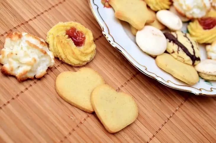 Простое лимонное печенье на сметане: отличный вариант для десерта Печенье