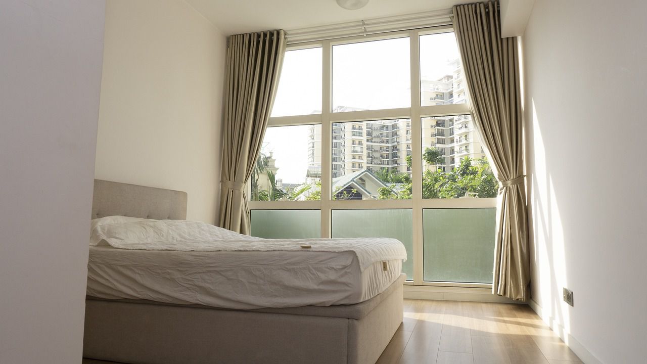 When a bedroom is too small for a wardrobe: Interior tips small bedroom