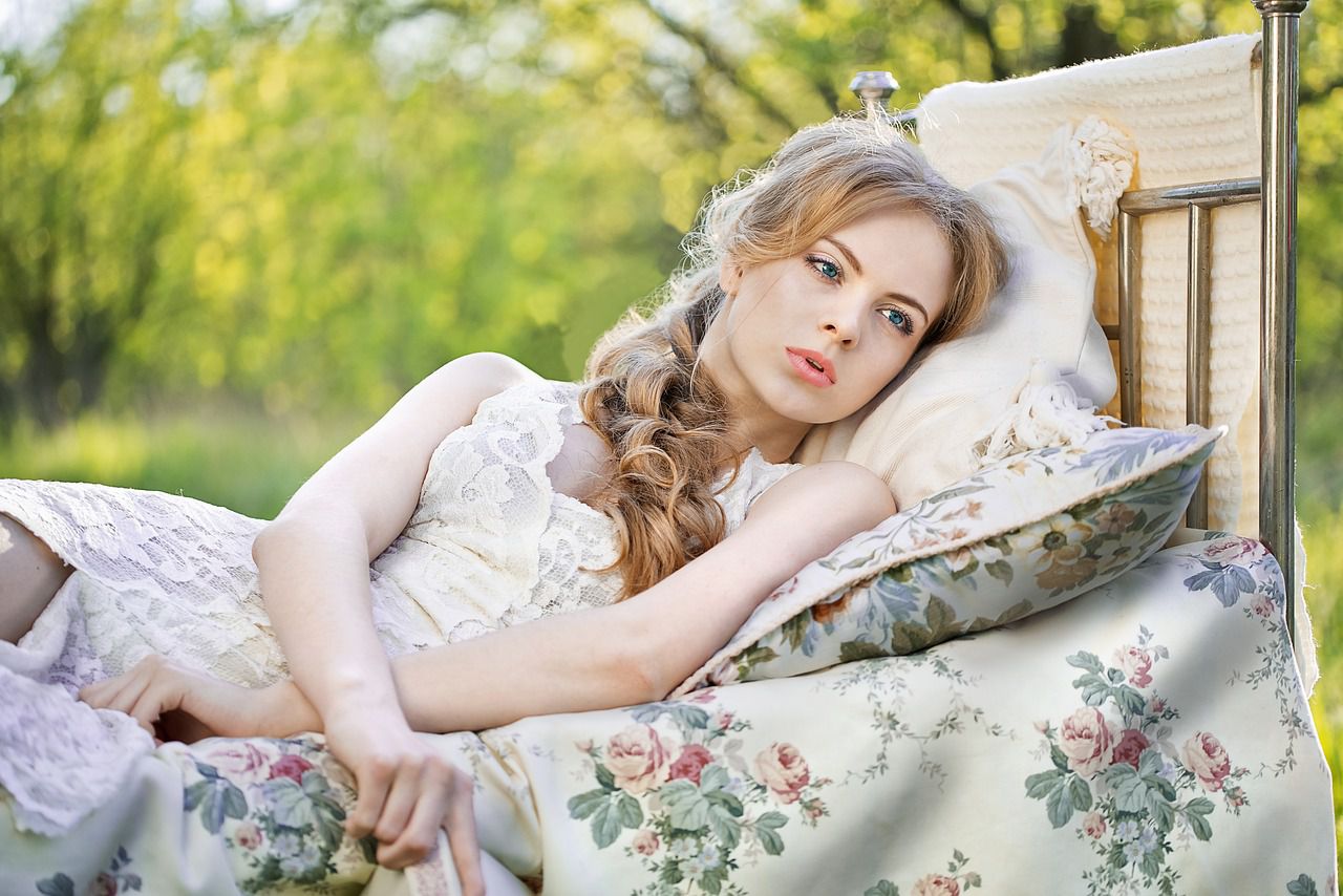 Pick the most comfortable bed: Choosing tips girl in a bed
