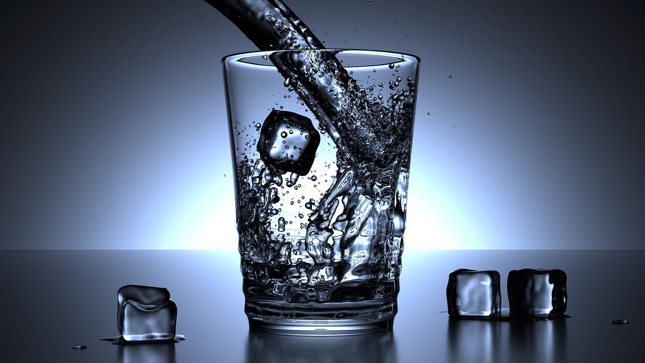 Drink enough water: How to understand that you're not hydrated enough glass of water