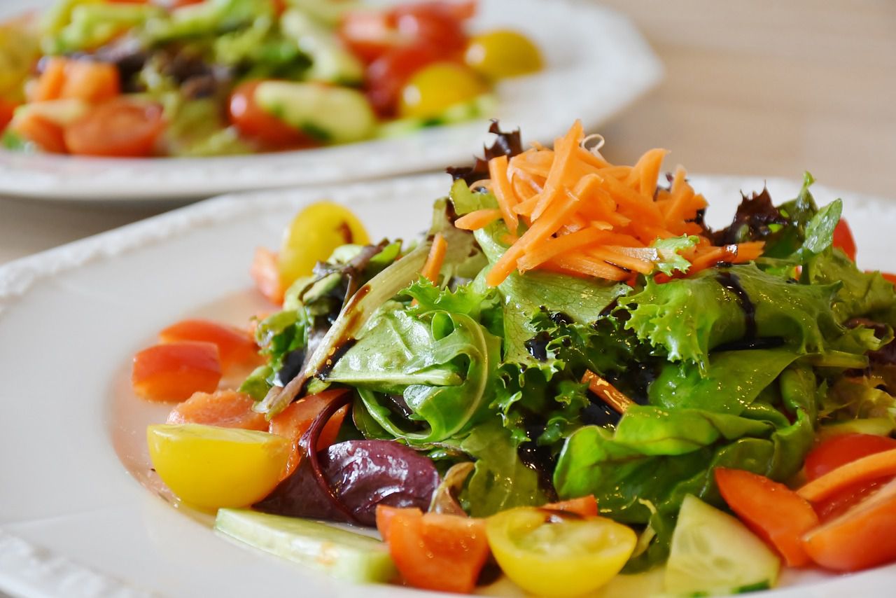 Dieting helps with genetic risks of obesity: A new study on dieting salad