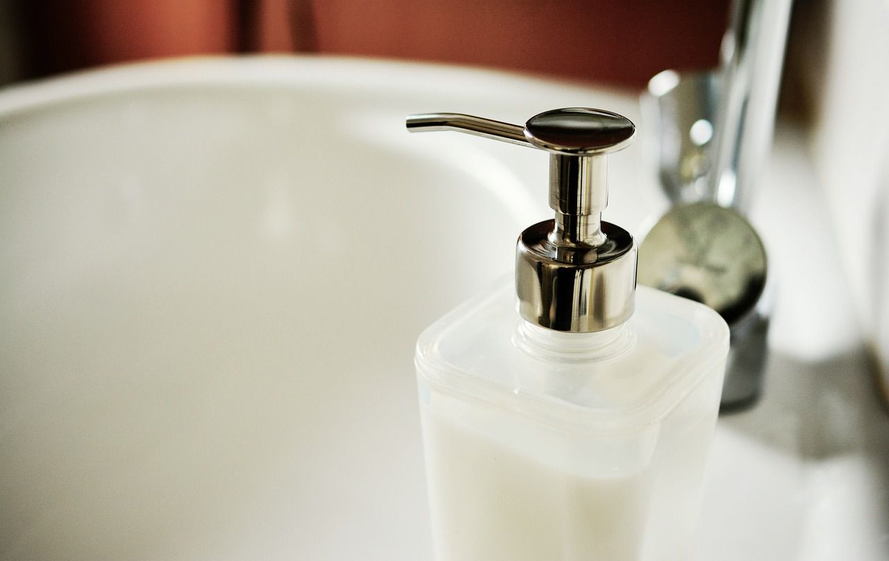 Removing old limescale: Housekeeping tips bathroom