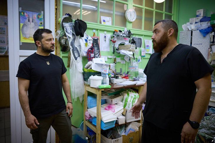 СМИ узнали о желании Зеленского вернуть на родину уехавших в ЕС украинских мужчин Зеленский