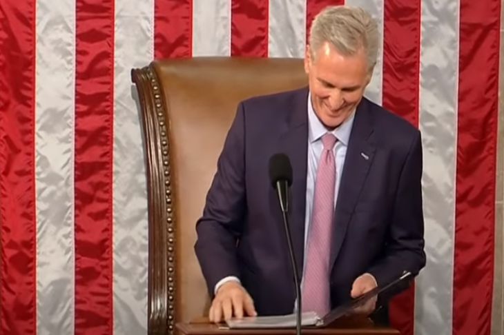 Спикер Маккарти снят с поста Палаты представителей США Кевин Маккарти