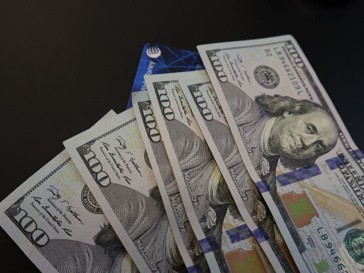 Занимайте очередь к банкоматам: эксперт предсказал, что скоро случится с долларом доллары