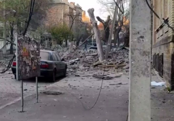 В результате обстрела Донецка погибли более 20 человек город