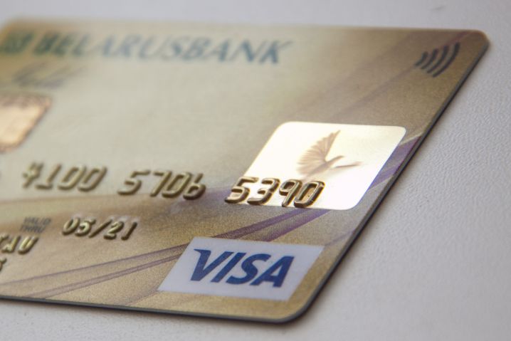 Признана виновной в хищении имущества путем модификации компьютерной информации карточка