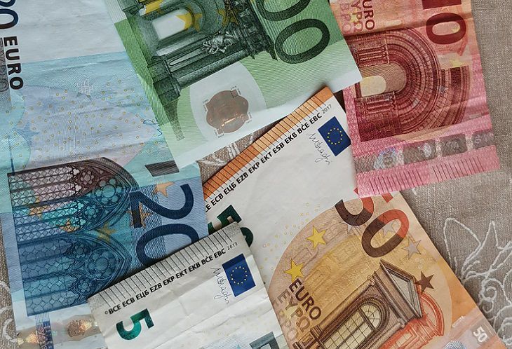 Еврокомиссия согласилась дать Венгрии 10 миллиардов евро деньги