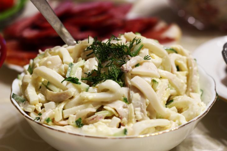 Советский салат из крабов: безумно вкусный и очень популярный Салат