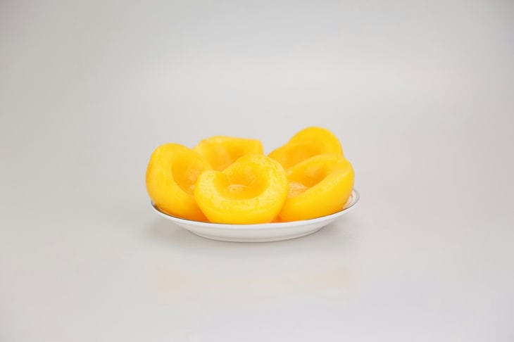 А вы уже пробовали десерт из сгущенки и персиков? Волшебный вкус Персики