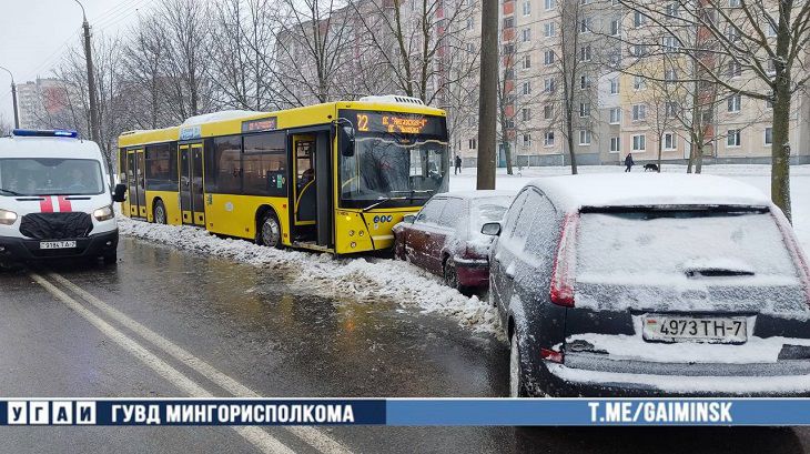В Минске пассажирский автобус протаранил четыре легковушки