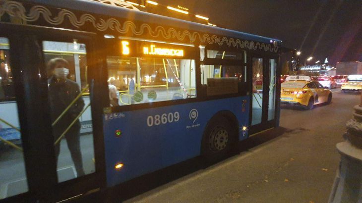Собянин пообещал сделать в Москве бесплатными автобусы и метро. В новогоднюю ночь автобус