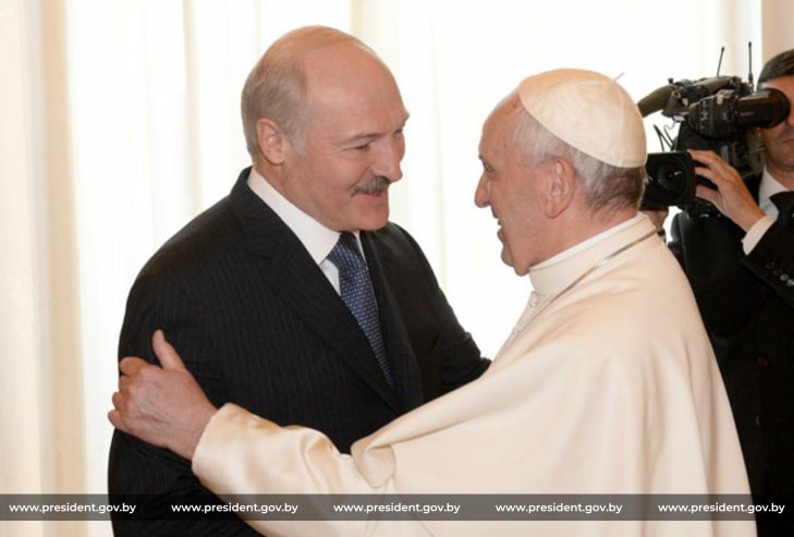 Лукашенко выразил благодарность Папе Римскому Франциску за молитвы и заботу о Беларуси
