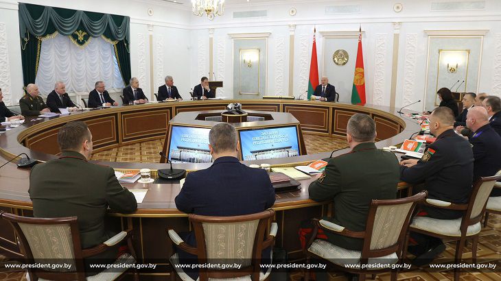 Концепцию нацбезопасности и военную доктрину Лукашенко обсудил на заседании Совбеза
