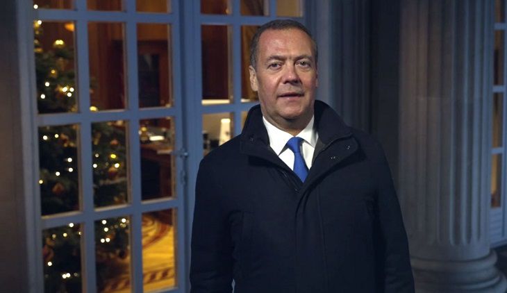 Медведев предостерегает украинцев: существование Украины – смертельно опасно для них Медведев