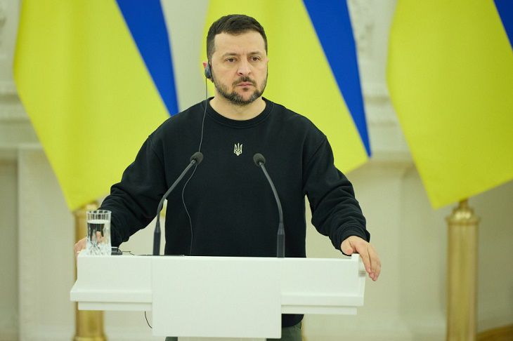 Зеленский потребовал от НАТО конкретики по вступлению Украины в альянс Владимир Зеленский