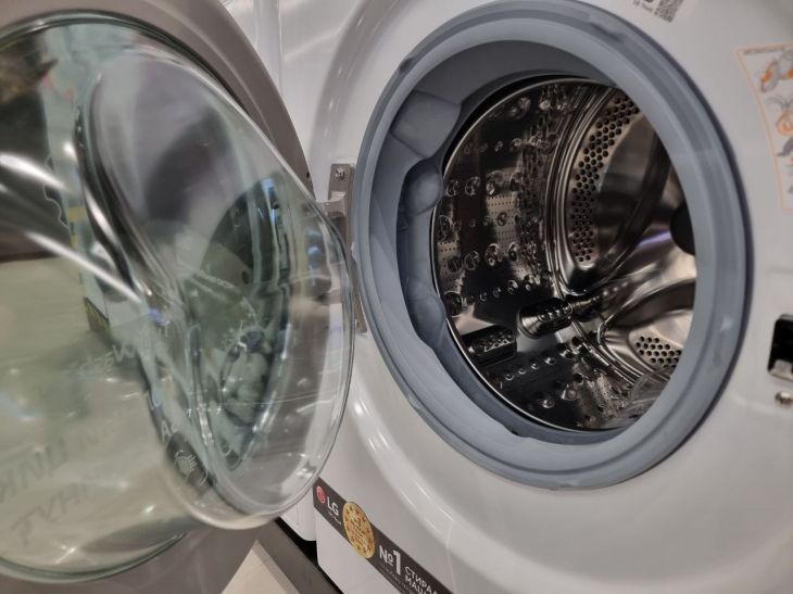 Не оставляйте постиранные вещи в стиралке: ошибка 90 % людей стиральная машина