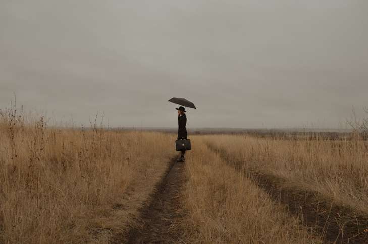 Psychologist's Advice: How to Cope with Seasonal Depression person